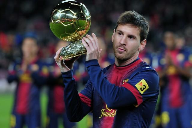 也向他抛出 也向他抛出