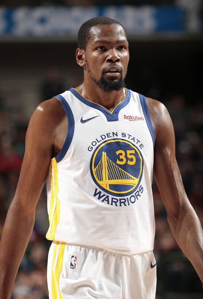 她巧妙地运 她巧妙地运